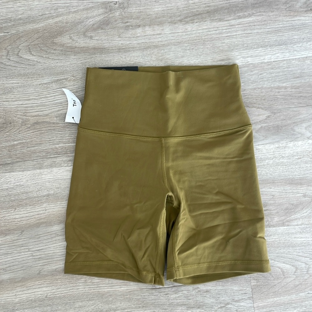 Aritiza biker short - Cheeky 7” Size small